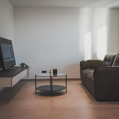 K&t Estate & - Flughafennahe Gaestesuite Appartement