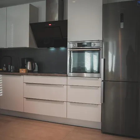 K&t Estate & - Flughafennahe Gaestesuite Apartment
